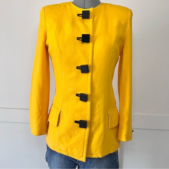 Vintage Collarless Fitted Blazer, modern wood like buttons; sunflower yellow - 8 - Picture 5 of 8